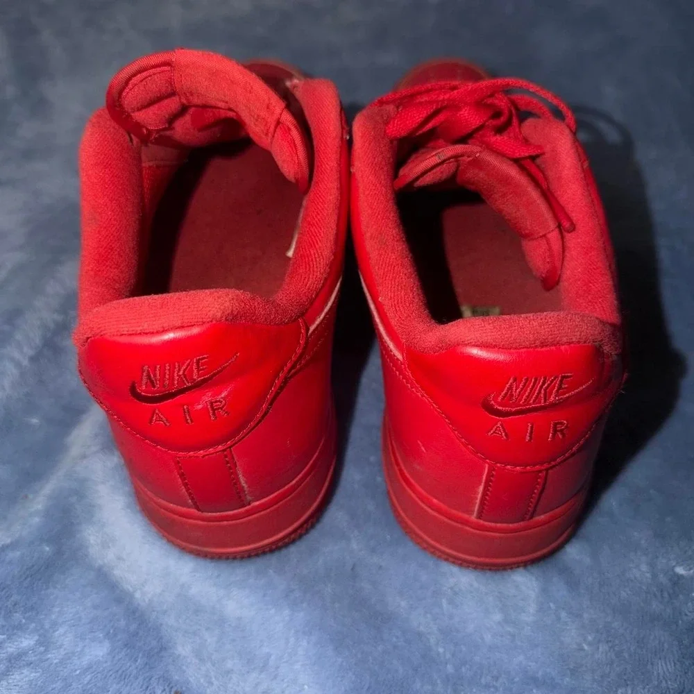 Nike Air Force 1 red sneakers missing 1 shoe lace men size 8