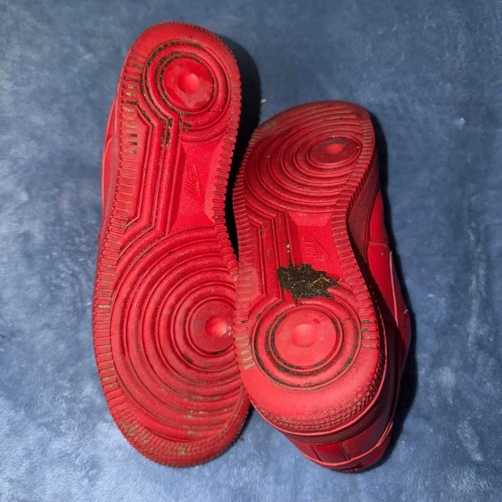 Nike Air Force 1 red sneakers missing 1 shoe lace men size 8