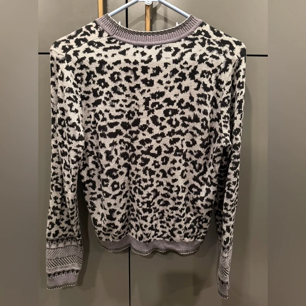 John + Jenn Leopard Print Crewneck Knit Sweater Gray Black Size S/M