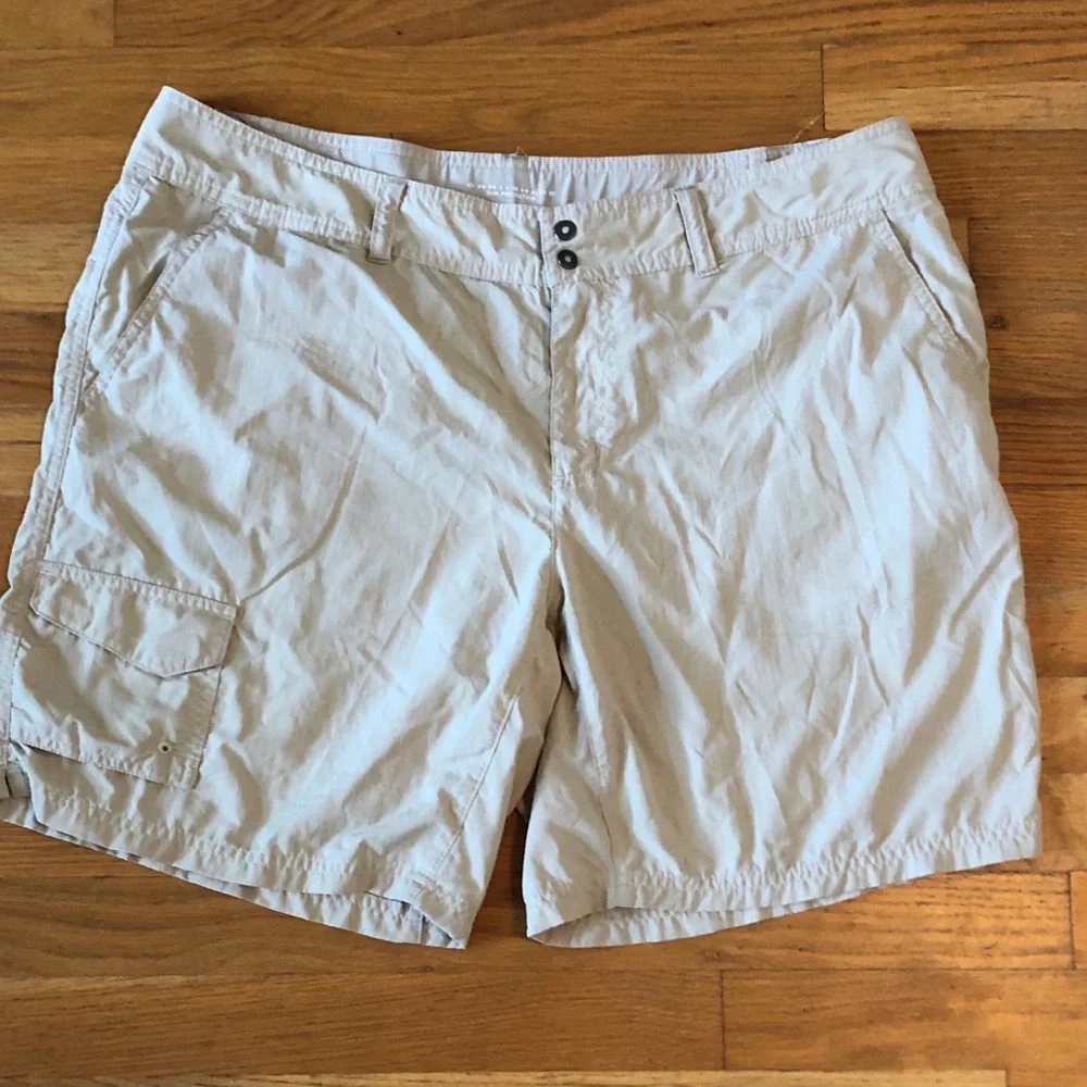 COLUMBIA‎ OMNI SHADE KHAKI SHORTS 16