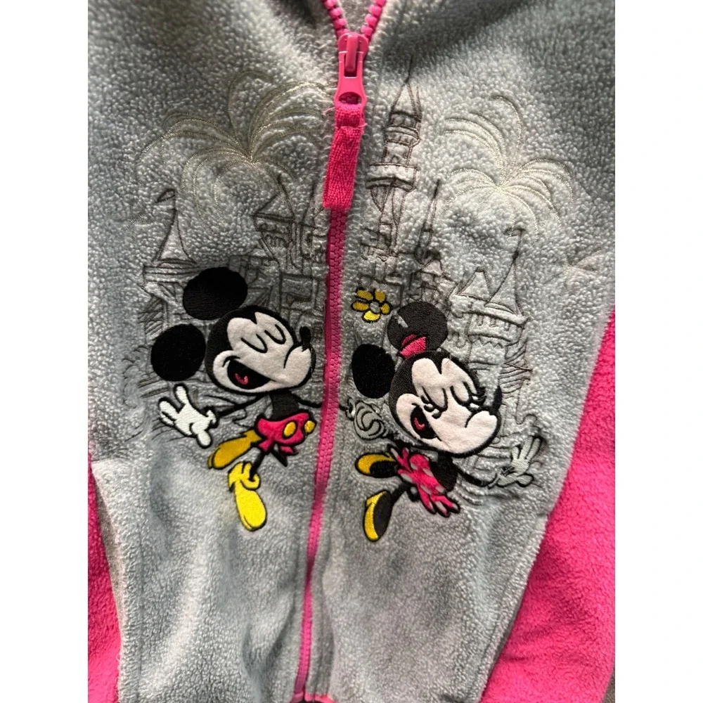 Disney logo park resort