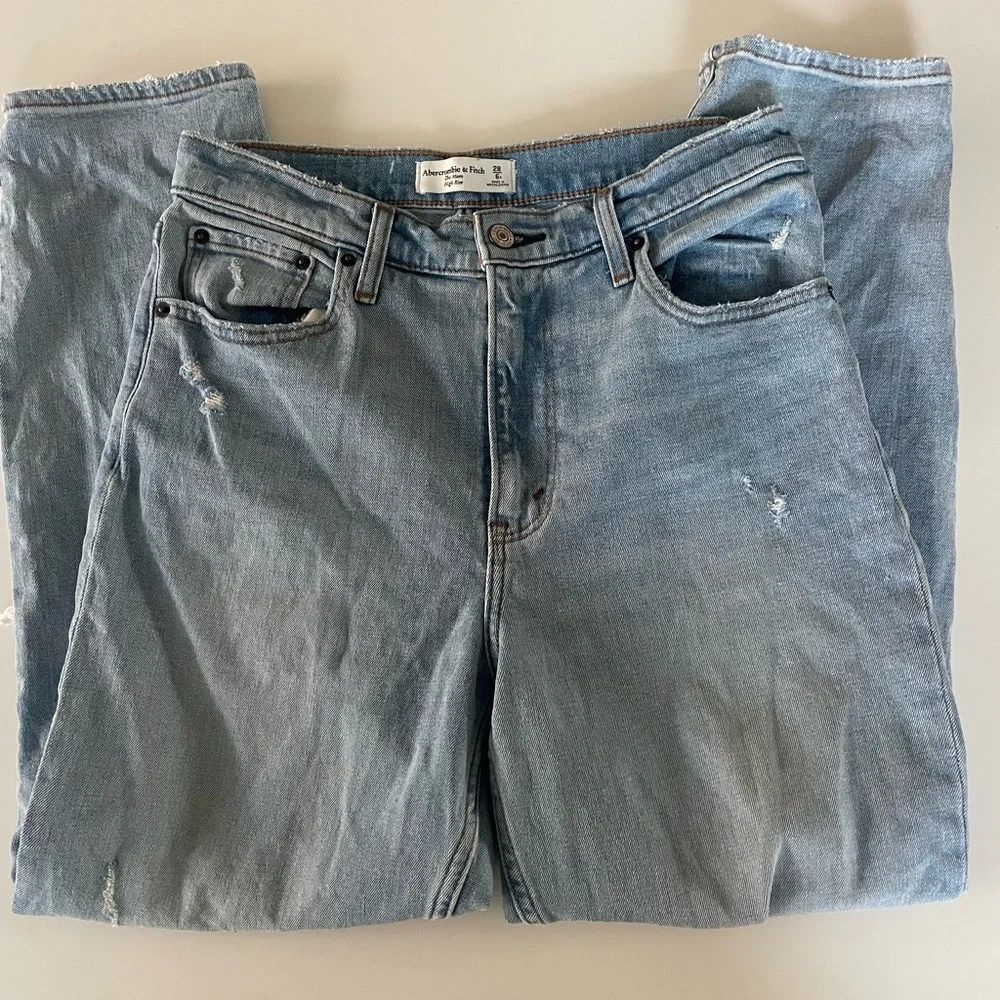 Abercrombie & Fitch Curve Love The Mom High Rise Jeans size 28/6‎