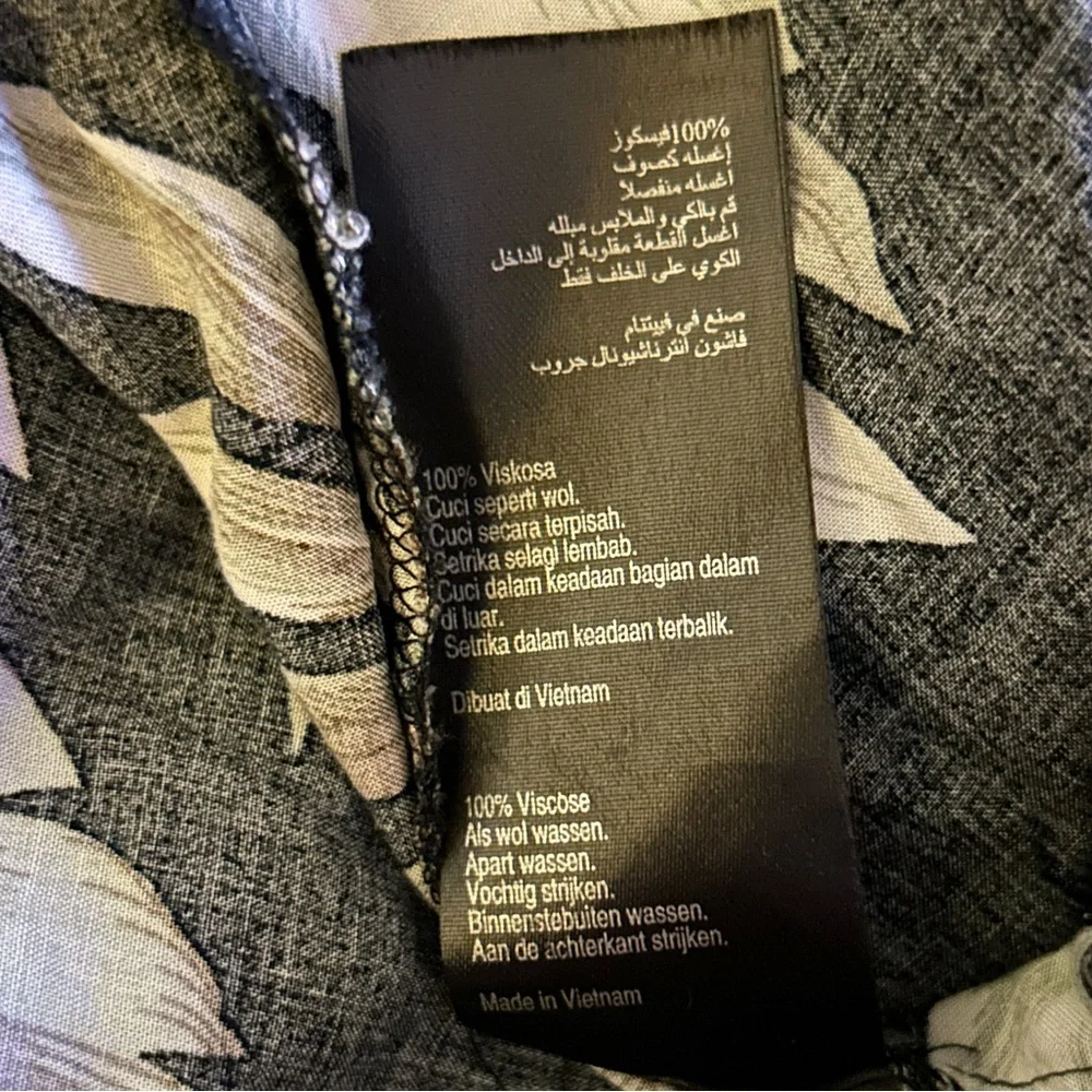 Oasis black print palm