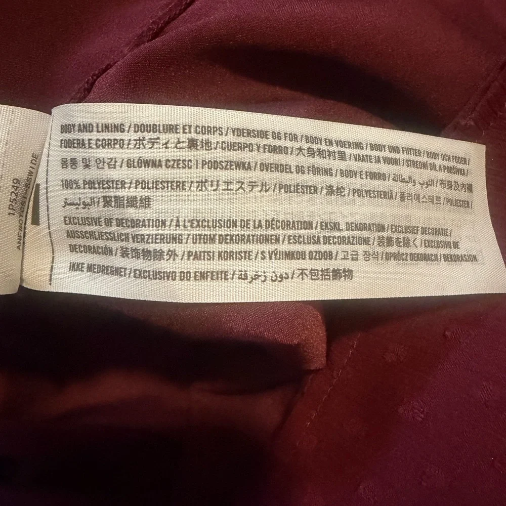 Abercrombie & Fitch approximate feminine