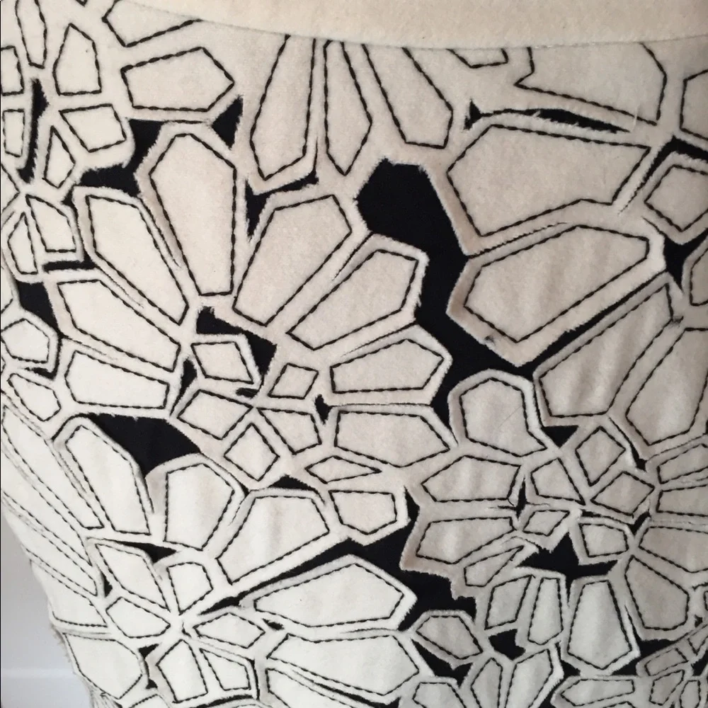 PER SE SKIRT PENCIL CREAM BLACK FLORAL PANELS Size 2