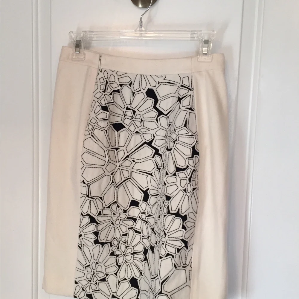 PER SE SKIRT PENCIL CREAM BLACK FLORAL PANELS Size 2