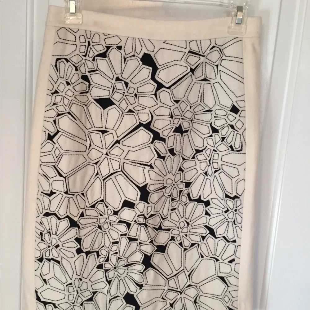 PER SE SKIRT PENCIL CREAM BLACK FLORAL PANELS Size 2