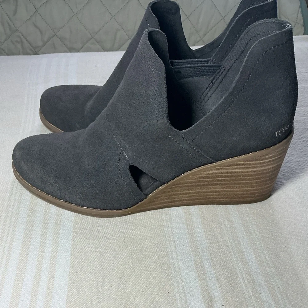 Toms stylish suede