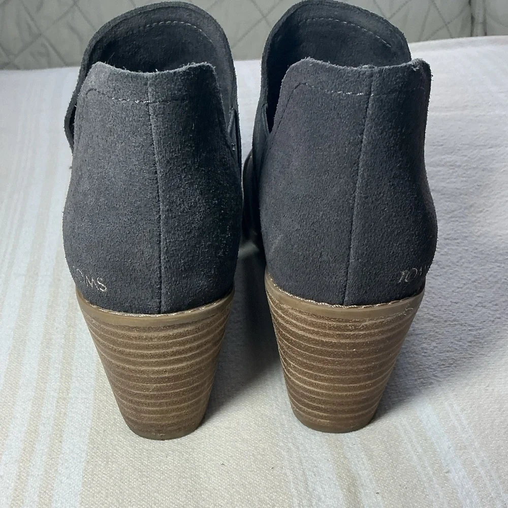 Toms stylish suede