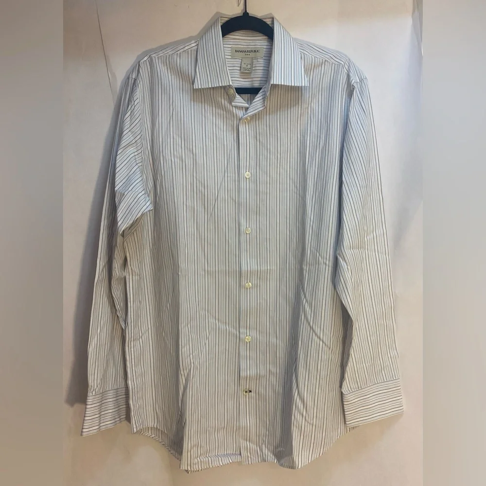 Banana Republic Men’s Dress Shirt Size‎ Medium 15-15 1/2