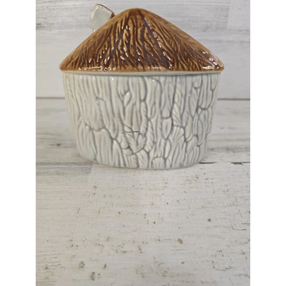 The Unbranded Brand vintage ceramic