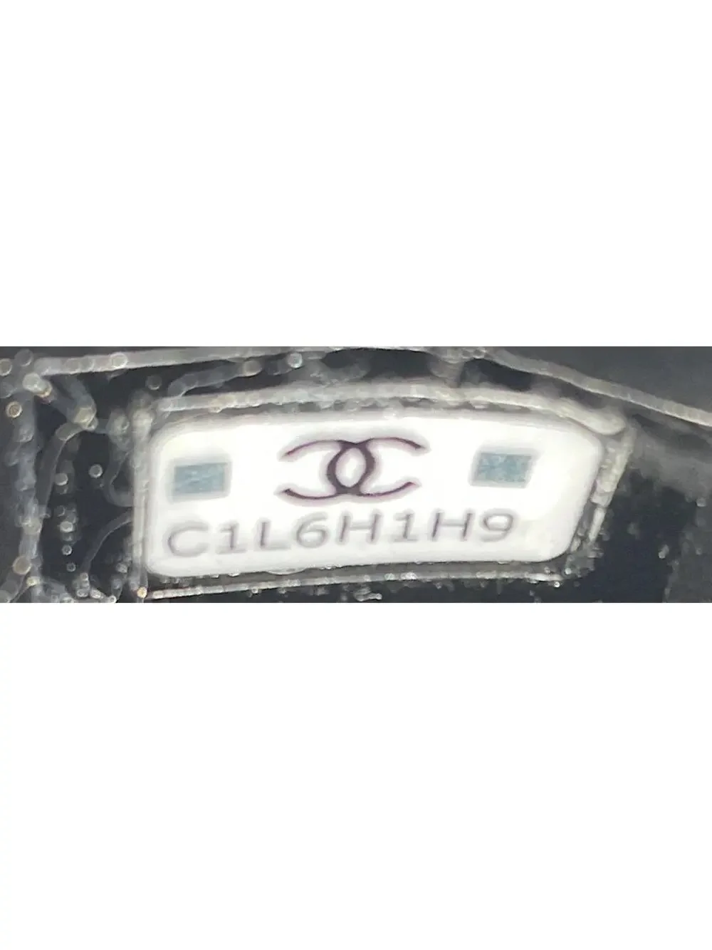 CHANEL or code stand
