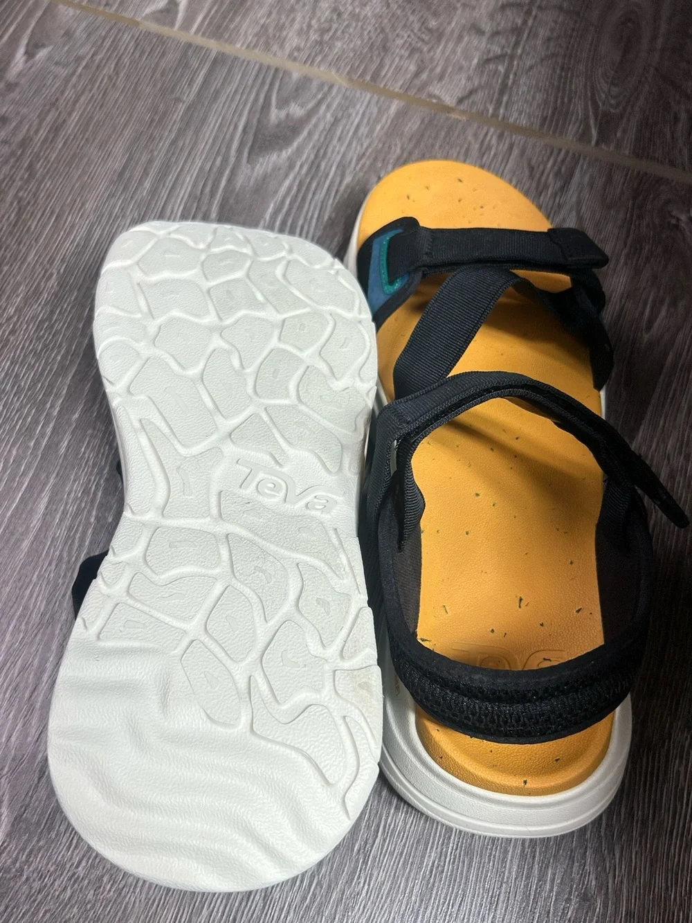 Teva men’s zimic Yellow Footbed Black Strap Sport Sandals
