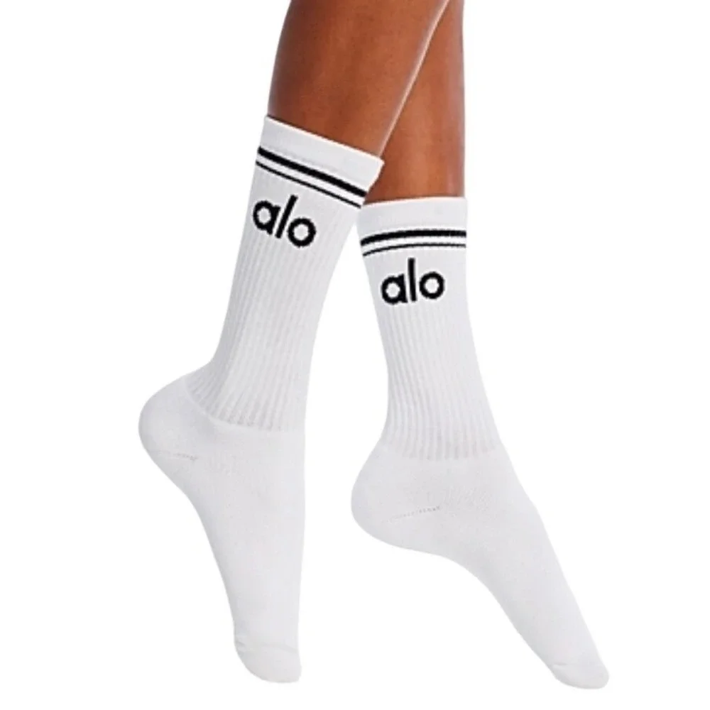 Alo Yoga Unisex Throwback Sock White Black Ribbed Crew Socks A0357U Size‎ M