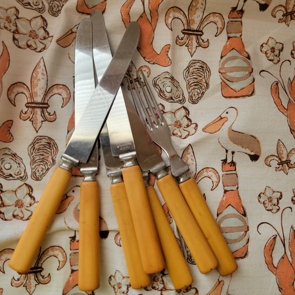 Vintage yellow handle