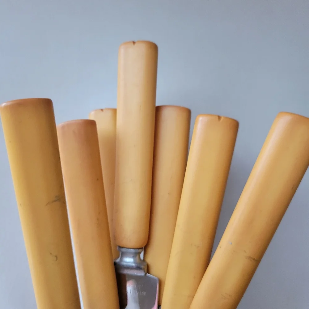 Vintage yellow handle