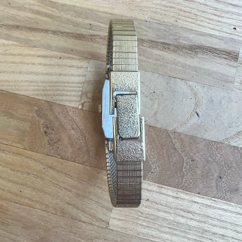 Vintage Wittnauer ladies dress watch 10k gold plated with diamonds NEW BATTERY