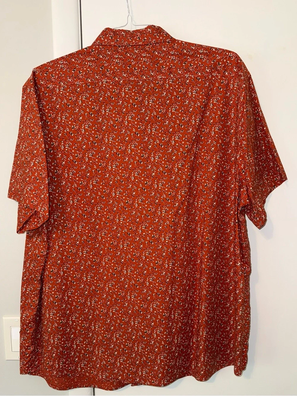 Banana Republic Men's Rust Red Short Sleeve Floral Button-Down Shirt