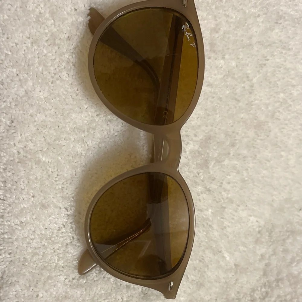 Ray-Ban round ray