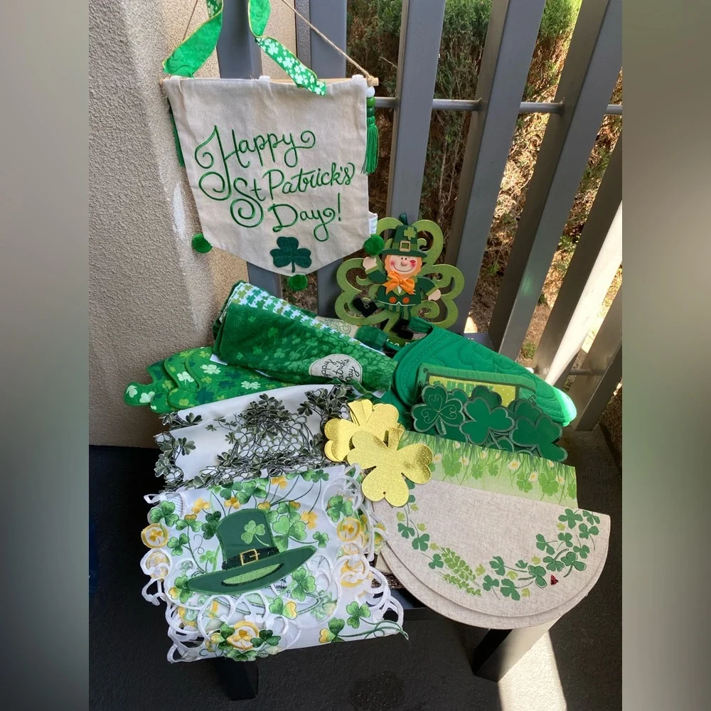 Kohl's Green St. Patrick's Day Party Decor Set - Shamrock Accents