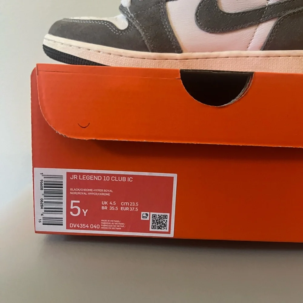 Nike kids retro