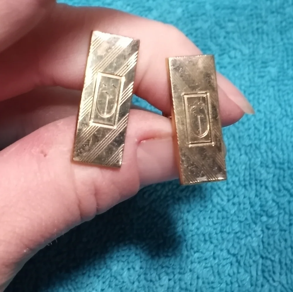 N/A elegant gold