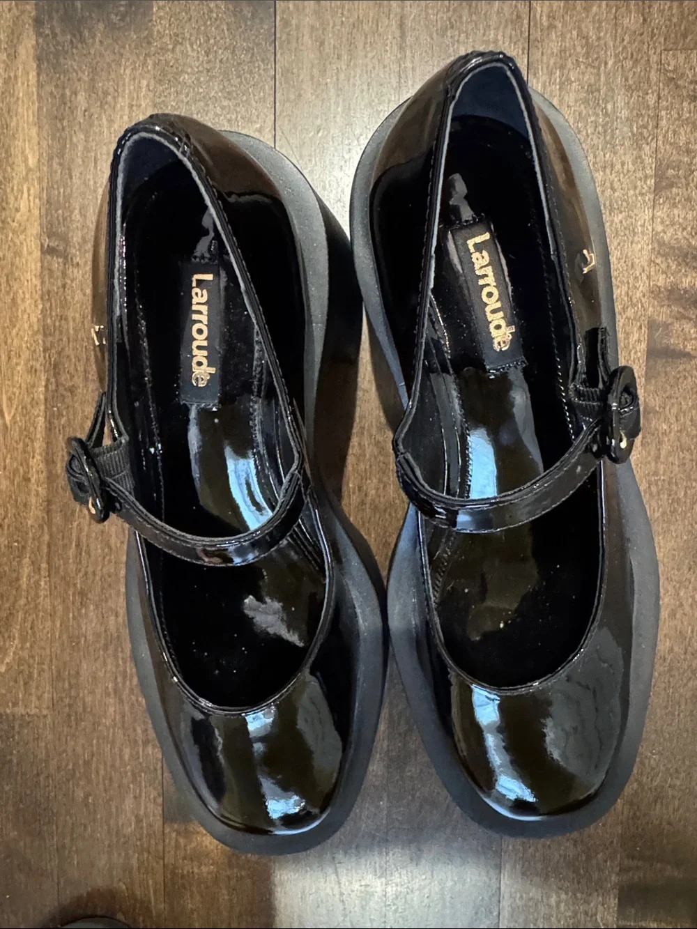 Larroude glossy black