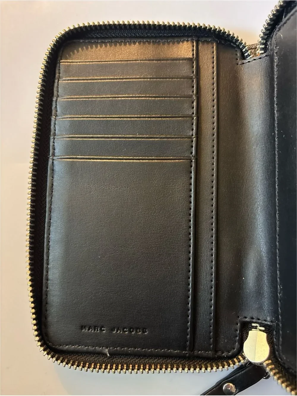 Marc Jacobs compact marc