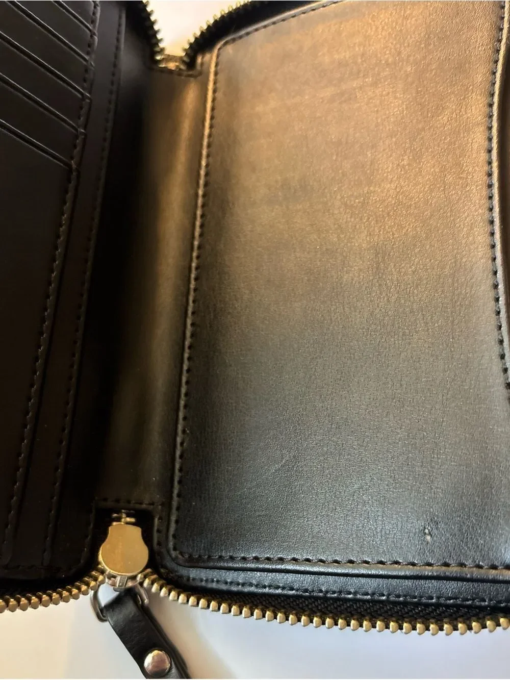 Marc Jacobs compact marc