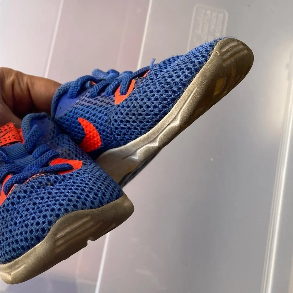 Nike dynamic sneakers
