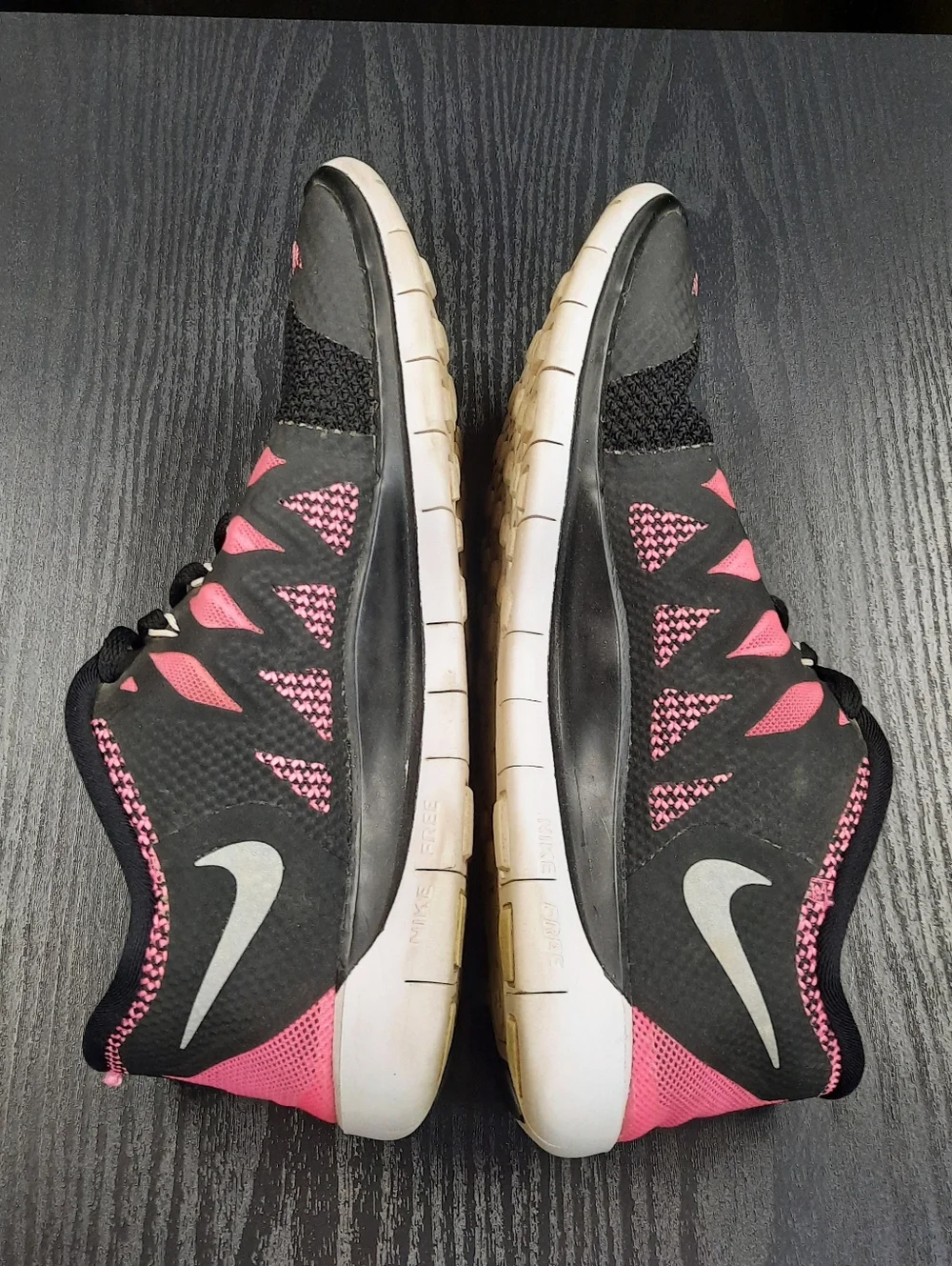 Nike toe vibrant gym