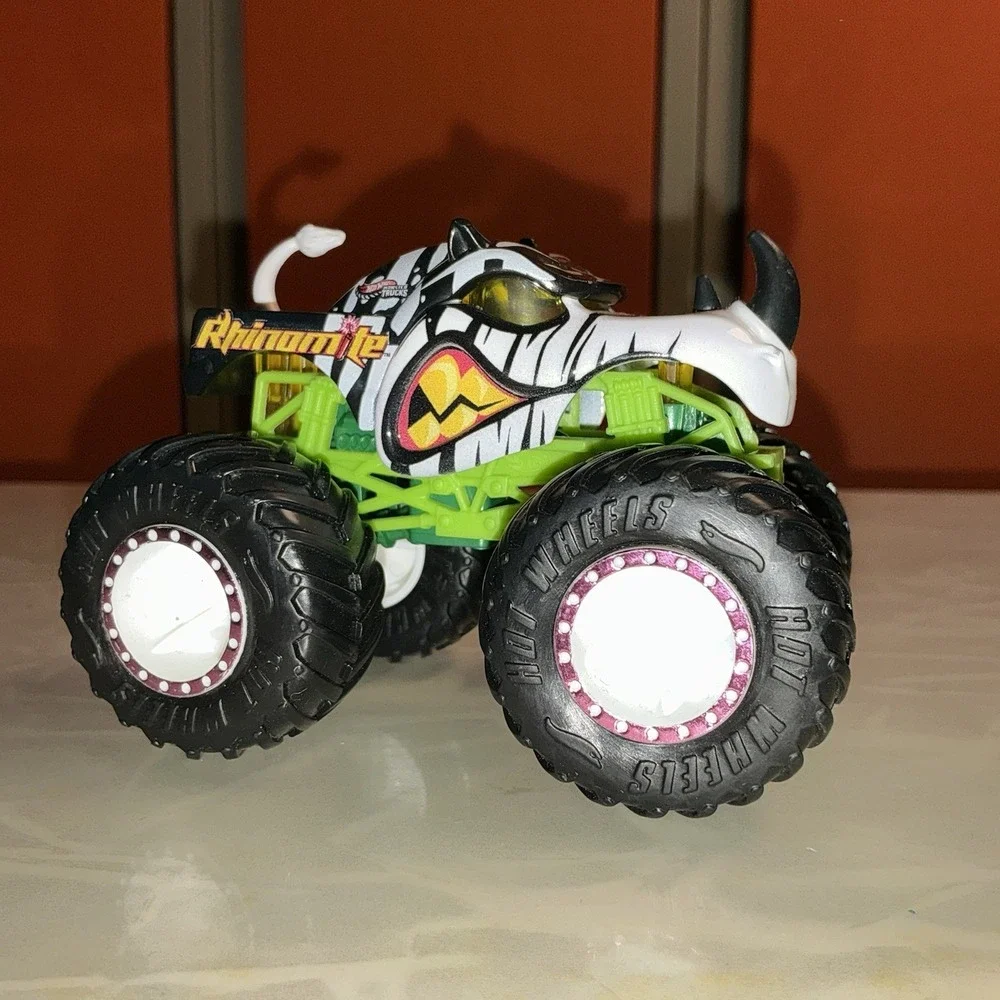Hot Wheels Monster Jam - Monster Truck - Rhinomite - 2025 - 1:64 Scale