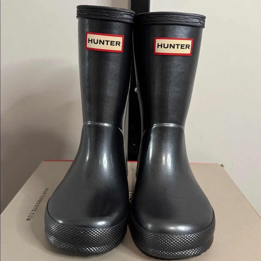 Hunter giving new