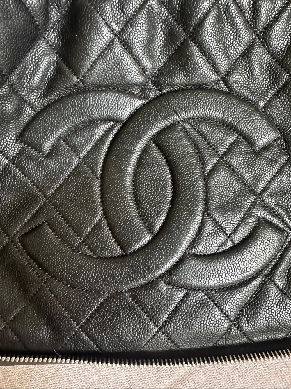 CHANEL shoulder bag