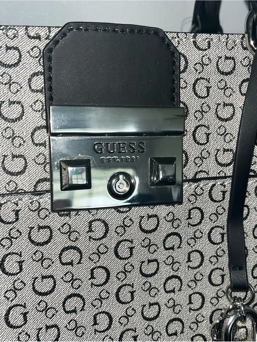 Guess satchel charm structured
