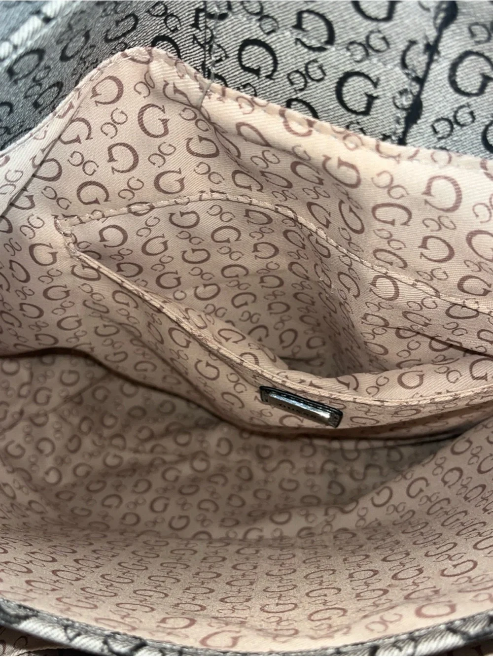 Guess plate detail everyday