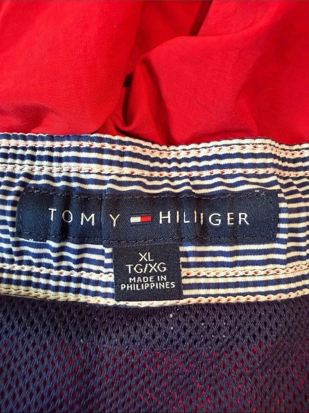 Tommy Hilfiger side versatile