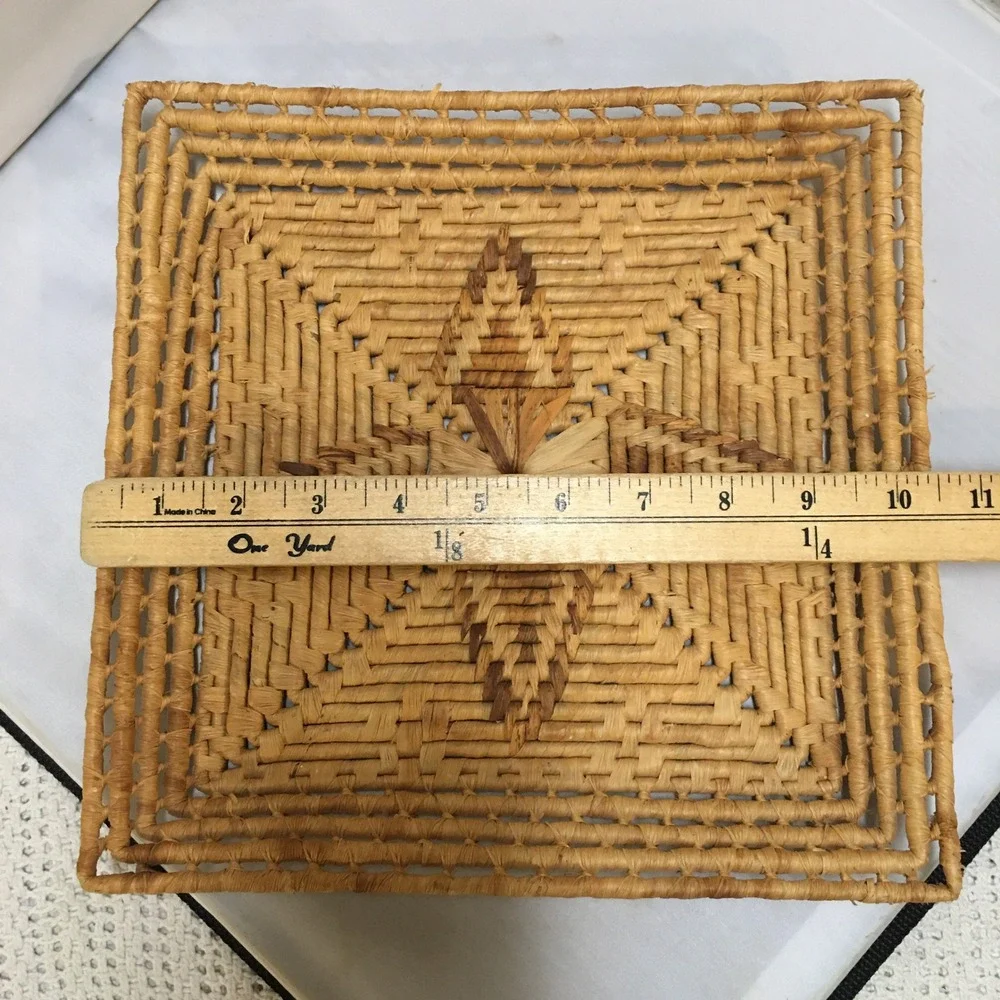 Wicker Tray Home Decor OS Tan Woven Star Pattern Square Basket Cottagecore