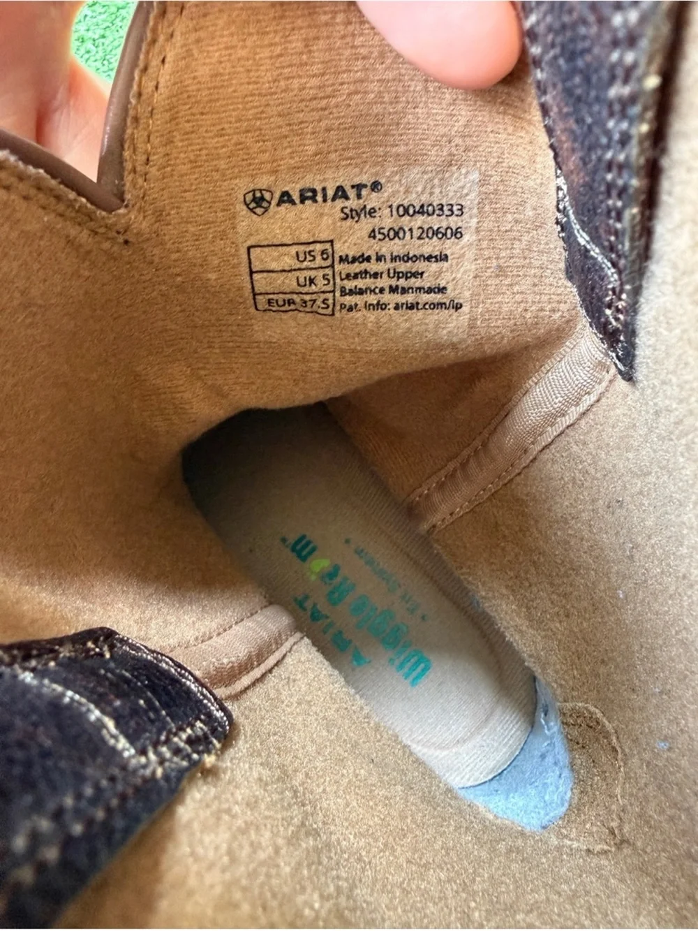 Ariat pull distressed
