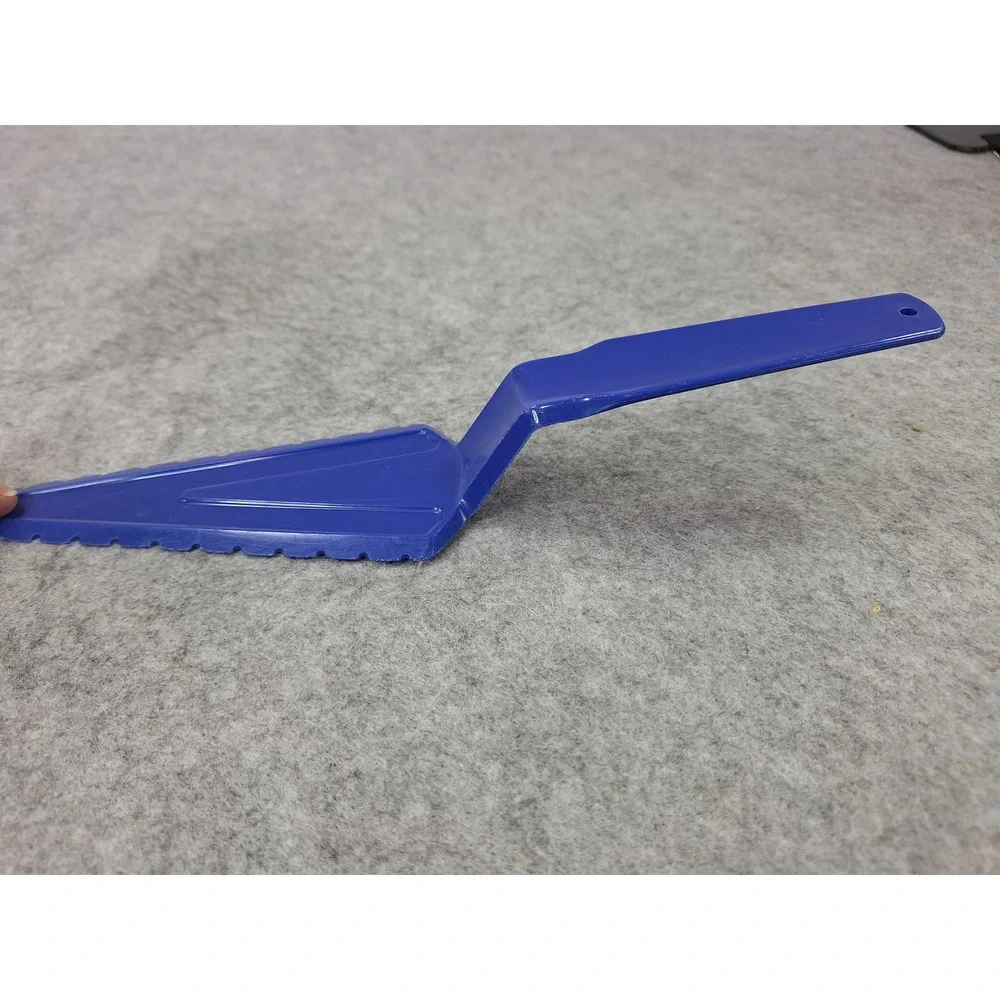Tupperware convenient lifting edge