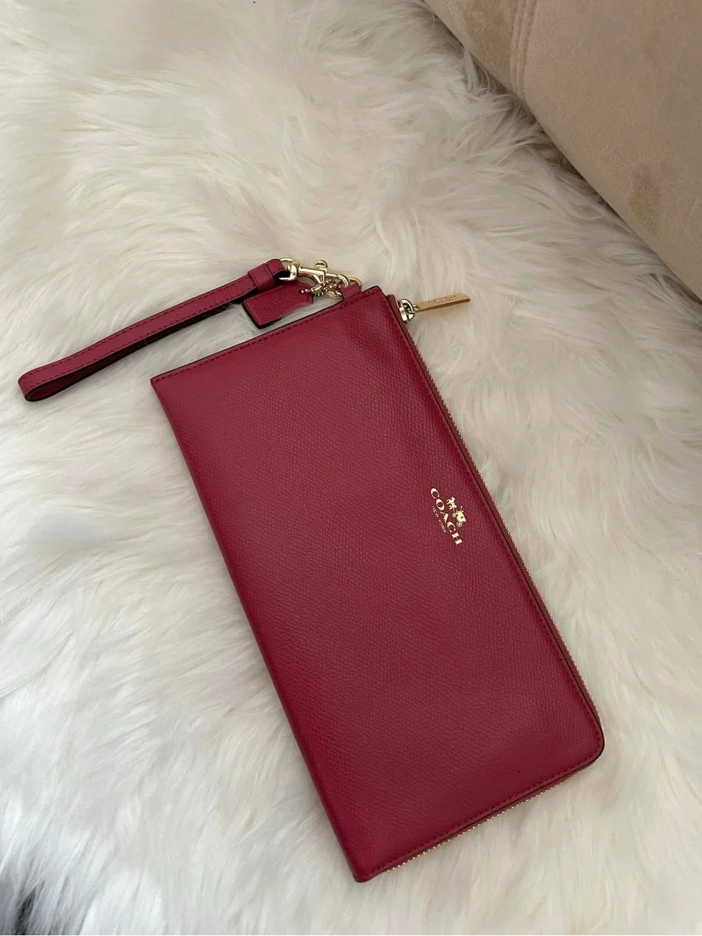 🔥NWT🔥 Coach XL Long Leather Wallet with Detachable Wrist Strap, Elegant Stylish