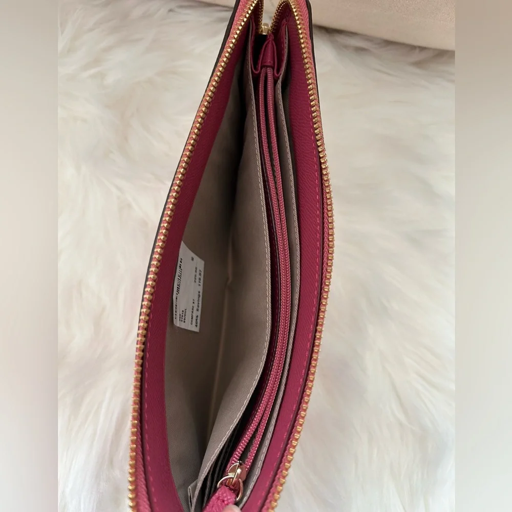🔥NWT🔥 Coach XL Long Leather Wallet with Detachable Wrist Strap, Elegant Stylish