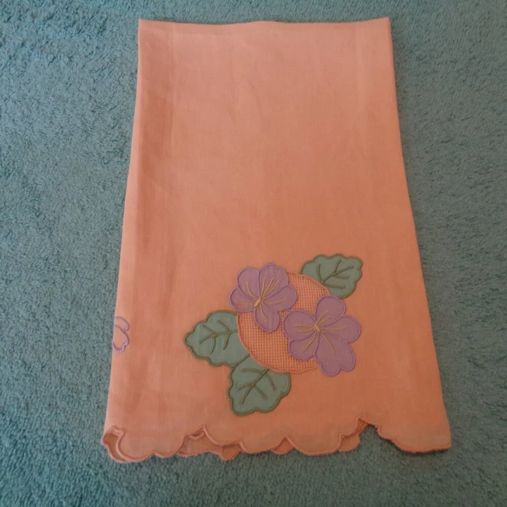 VINTAGE 1980S pretty peach