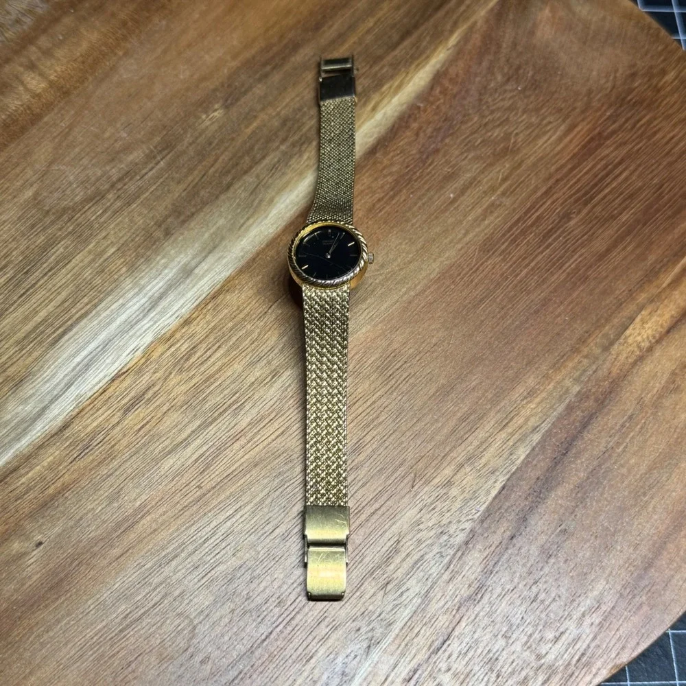 Vintage Seiko Quartz Ladies Watch Black Dial Gold Tone Mesh Band 2Y00-2080 R