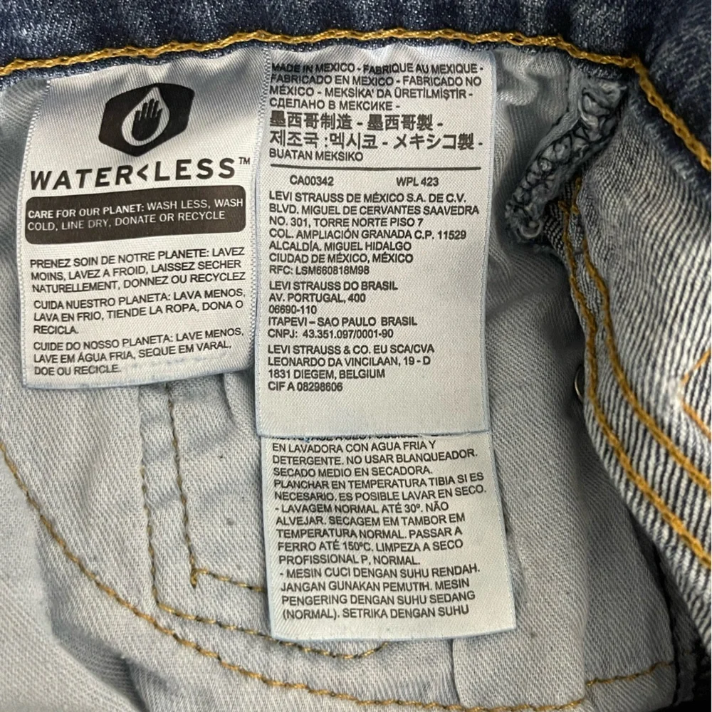 Levis stylish light