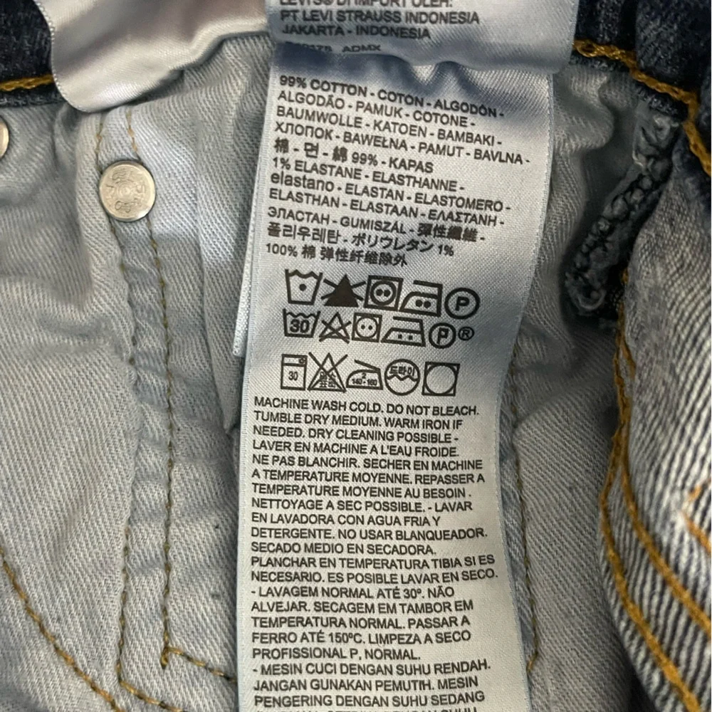 Levis stylish light