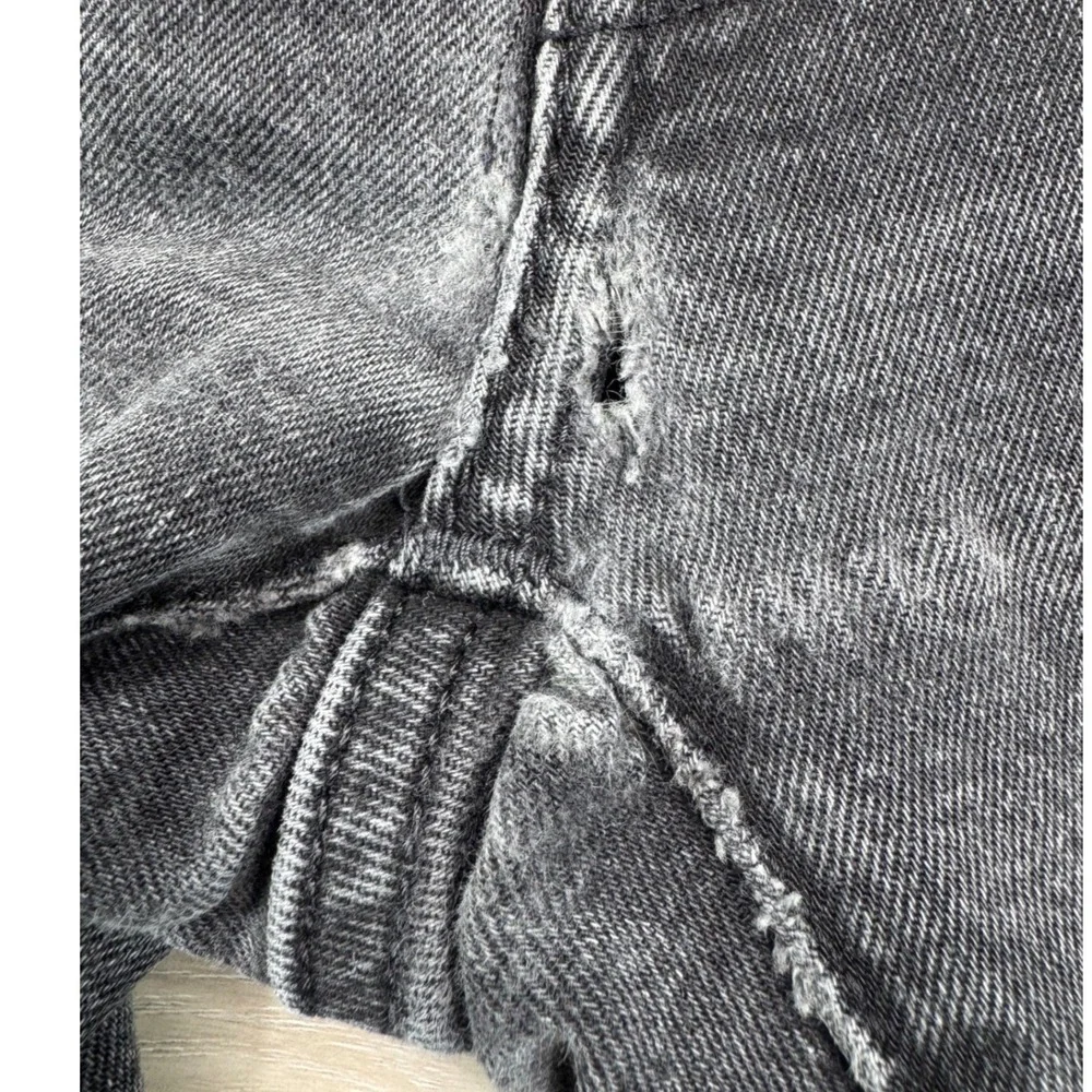 Levis taper fabric leg