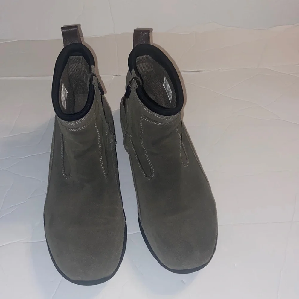 Lands End end olive good