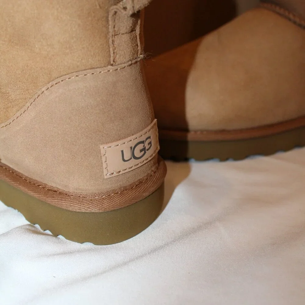 UGG classic mini