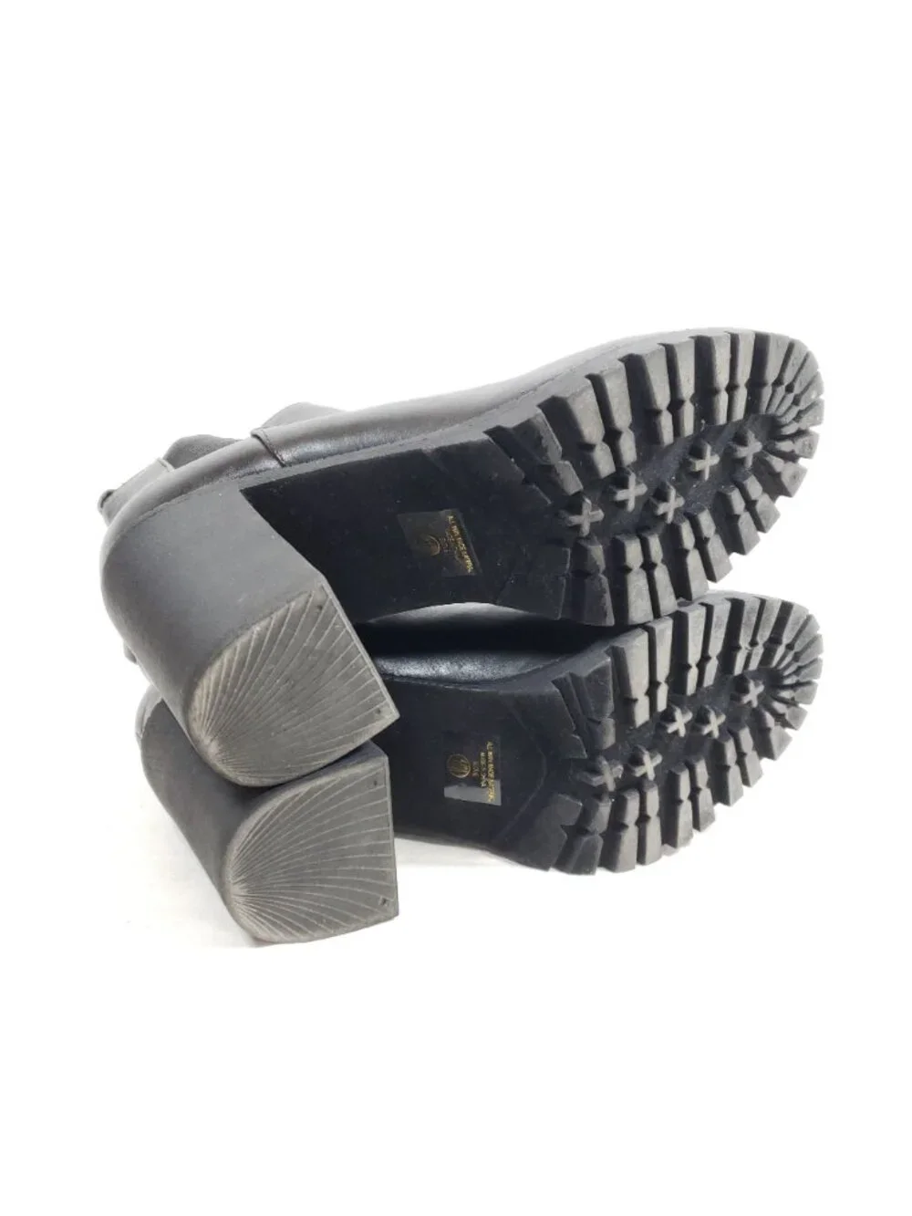 Clove these stylish